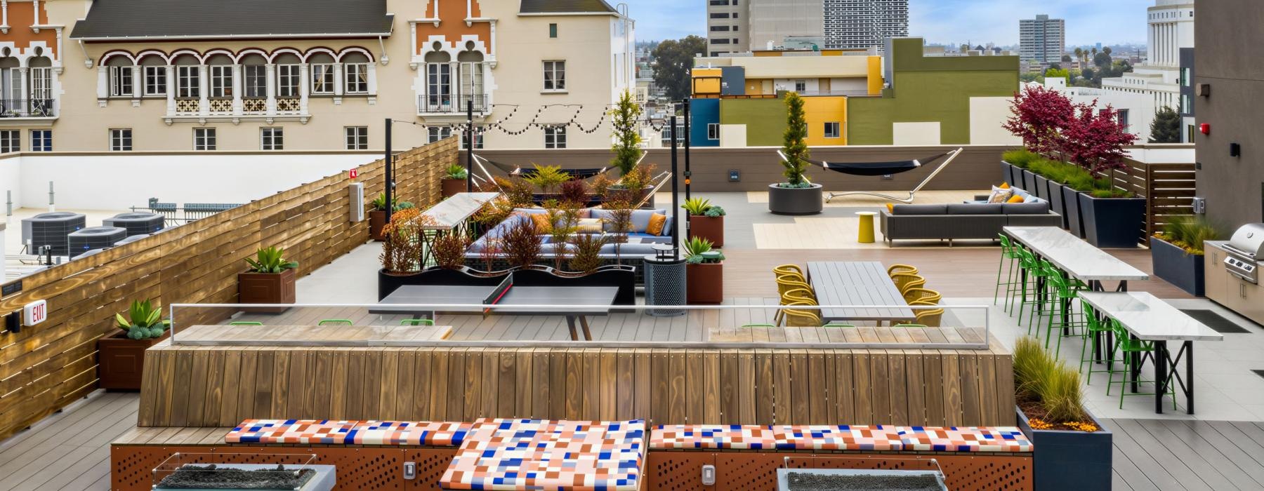 outdoor amenities on rooftop deck